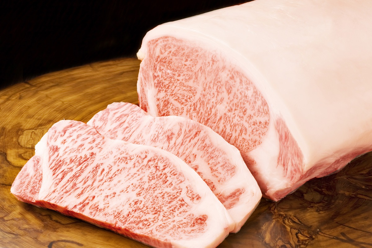 南薩指宿で育ったA4ランクの黒毛和牛 姫牛のサーロインステーキ　180g 2枚（冷凍）