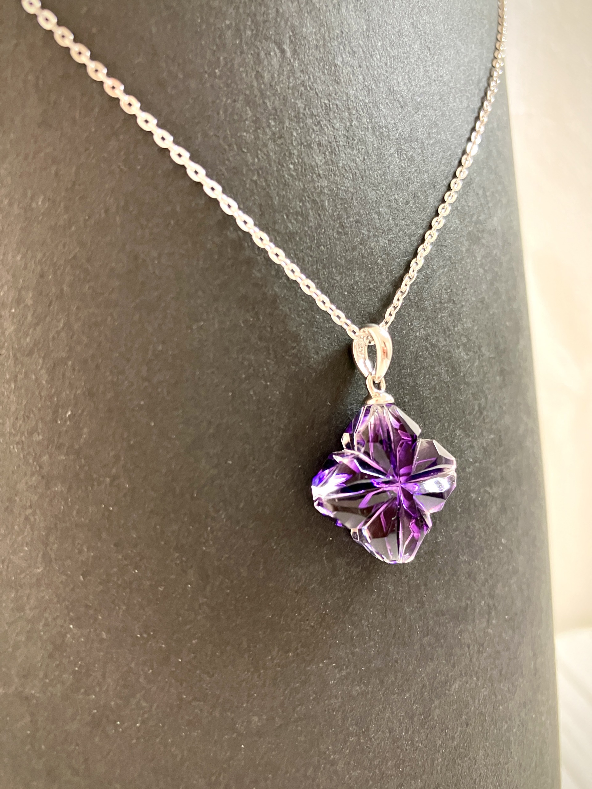 【新品】薩摩切子　ECOKIRI ネックレス 薩摩切子 ecoKIRIアクセサリー 瑠璃緑 ネックレス】 - メルカリ