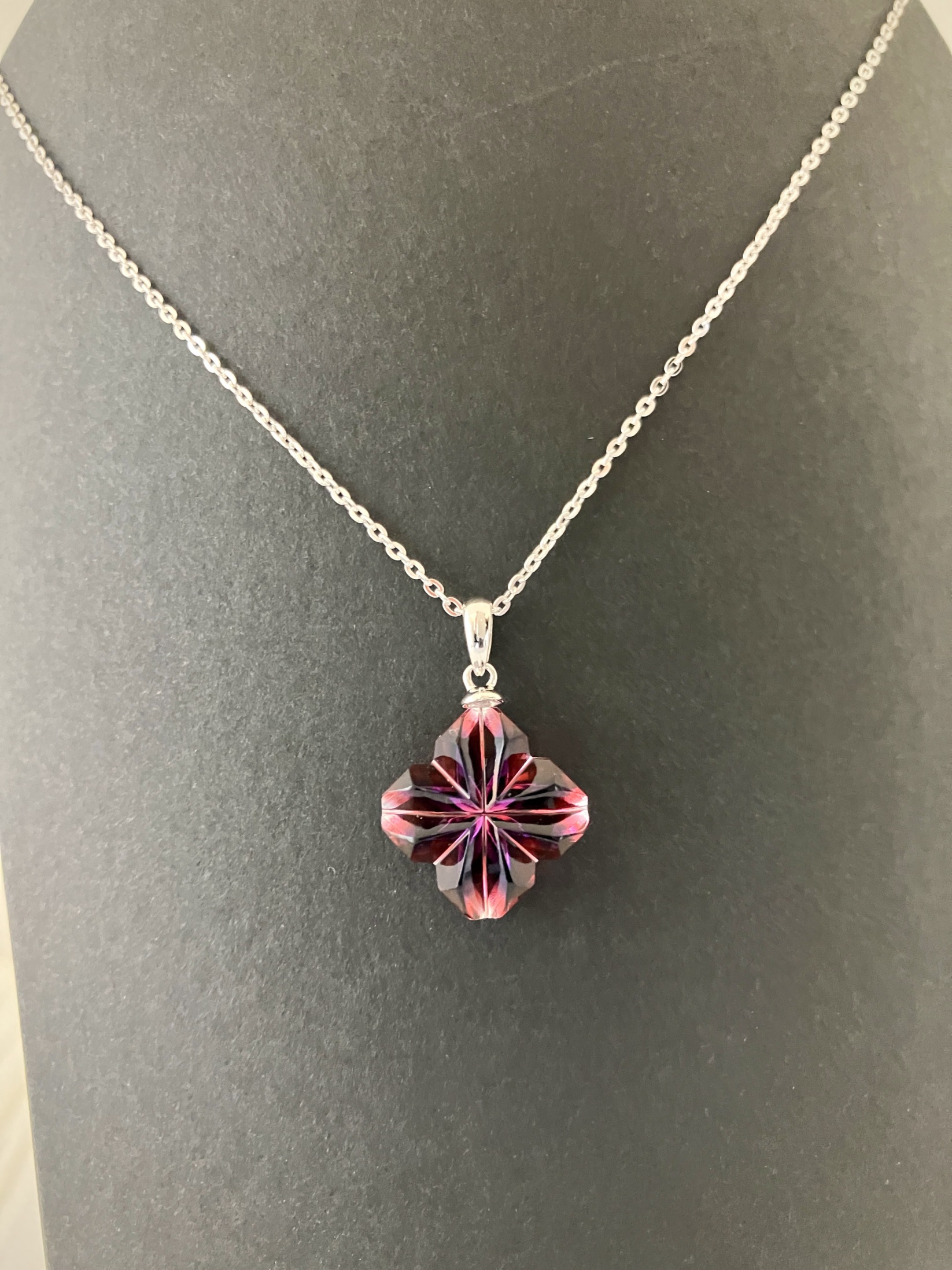 薩摩切子　ペンダント（二色被せ）／るり金